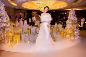 Dam Vinh Hung Reunites with Le Quyen and Bao Thy at Glamorous Gala - image 3