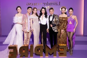 Dam Vinh Hung Reunites with Le Quyen and Bao Thy at Glamorous Gala - image 9