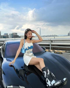 Jennie of Blackpink Showcases Her Custom-Designed Porsche Taycan 4S - image 5