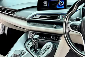 Is a Used BMW i8 Worth 2 Billion VND After 10 Years? - image 6