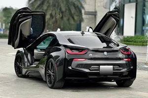 Is a Used BMW i8 Worth 2 Billion VND After 10 Years? - image 2