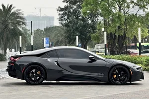Is a Used BMW i8 Worth 2 Billion VND After 10 Years? - image 8