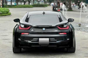 Is a Used BMW i8 Worth 2 Billion VND After 10 Years? - image 4
