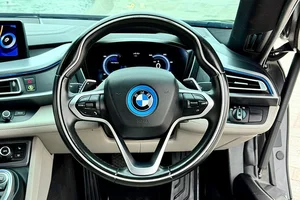 Is a Used BMW i8 Worth 2 Billion VND After 10 Years? - image 7