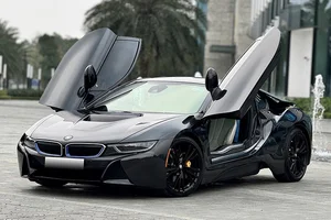 Is a Used BMW i8 Worth 2 Billion VND After 10 Years? - image 3