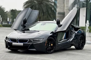 Is a Used BMW i8 Worth 2 Billion VND After 10 Years? - image 5