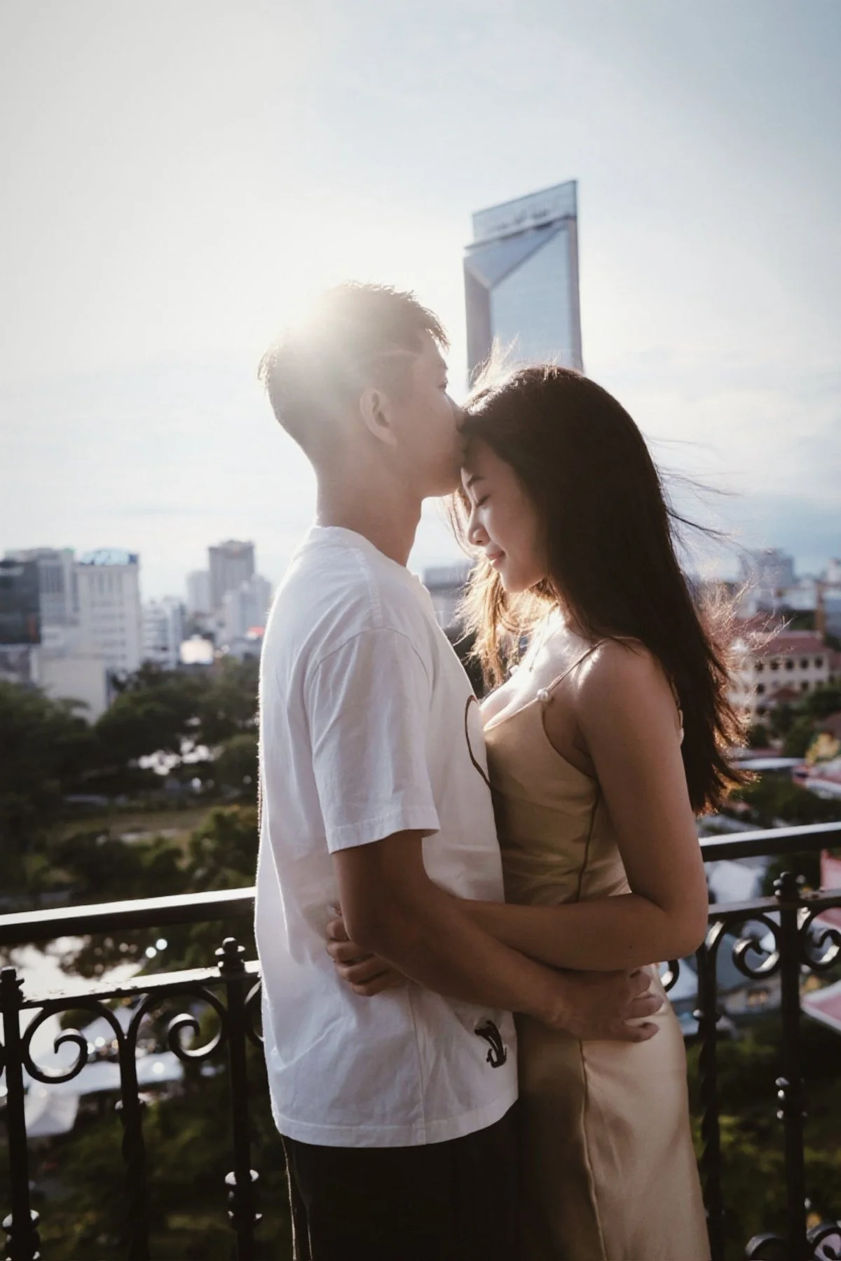 Football Star Phan Van Duc and Wife Vo Nhat Linh Share Romantic Moments in New Viral Photos