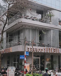 Shirtless Muscular Servers in Vietnam Coffee Shop Spark Heated Online Debate - image 1