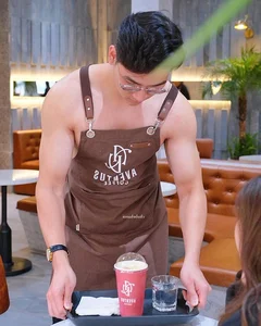 Shirtless Muscular Servers in Vietnam Coffee Shop Spark Heated Online Debate - image 0