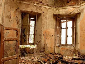 The Dark Mystery of Villa de Vecchi: Exploring Italy’s Most Haunted and Beautifully Abandoned Red Mansion - image 3