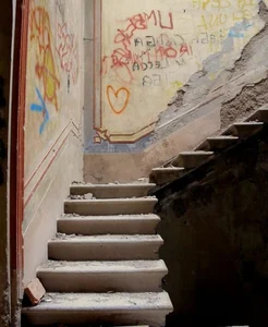 The Dark Mystery of Villa de Vecchi: Exploring Italy’s Most Haunted and Beautifully Abandoned Red Mansion - image 2