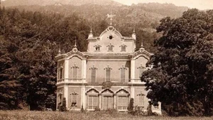 The Dark Mystery of Villa de Vecchi: Exploring Italy’s Most Haunted and Beautifully Abandoned Red Mansion - image 5