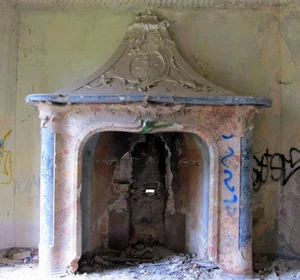 The Dark Mystery of Villa de Vecchi: Exploring Italy’s Most Haunted and Beautifully Abandoned Red Mansion - image 8
