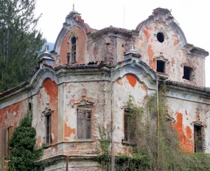The Dark Mystery of Villa de Vecchi: Exploring Italy’s Most Haunted and Beautifully Abandoned Red Mansion - image 7