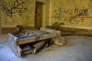 The Dark Mystery of Villa de Vecchi: Exploring Italy’s Most Haunted and Beautifully Abandoned Red Mansion - image 9