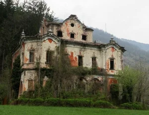 The Dark Mystery of Villa de Vecchi: Exploring Italy’s Most Haunted and Beautifully Abandoned Red Mansion - image 4