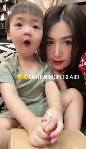 Luxury Baby Food: How Vietnamese Celebrities Spend Millions on Premium Spices for Their Kids - image 4