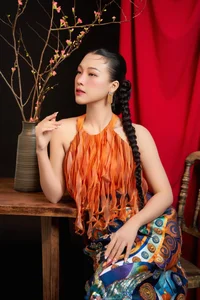Hoang Oanh Radiates Elegance at 34 in Stunning Lunar New Year Spring Photoshoot - image 6