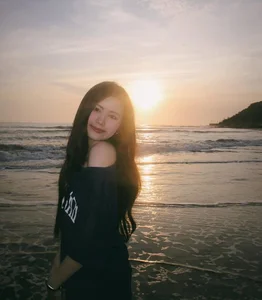 Quyen Linh's Daughter Rocks the Trendy Oversized No-Pants Look - image 2