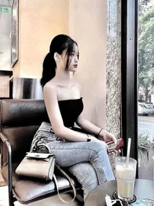 Minh Trang, Girlfriend of U23 Star Nguyen Van Truong, Stuns Fans with Bikini Photos - image 3