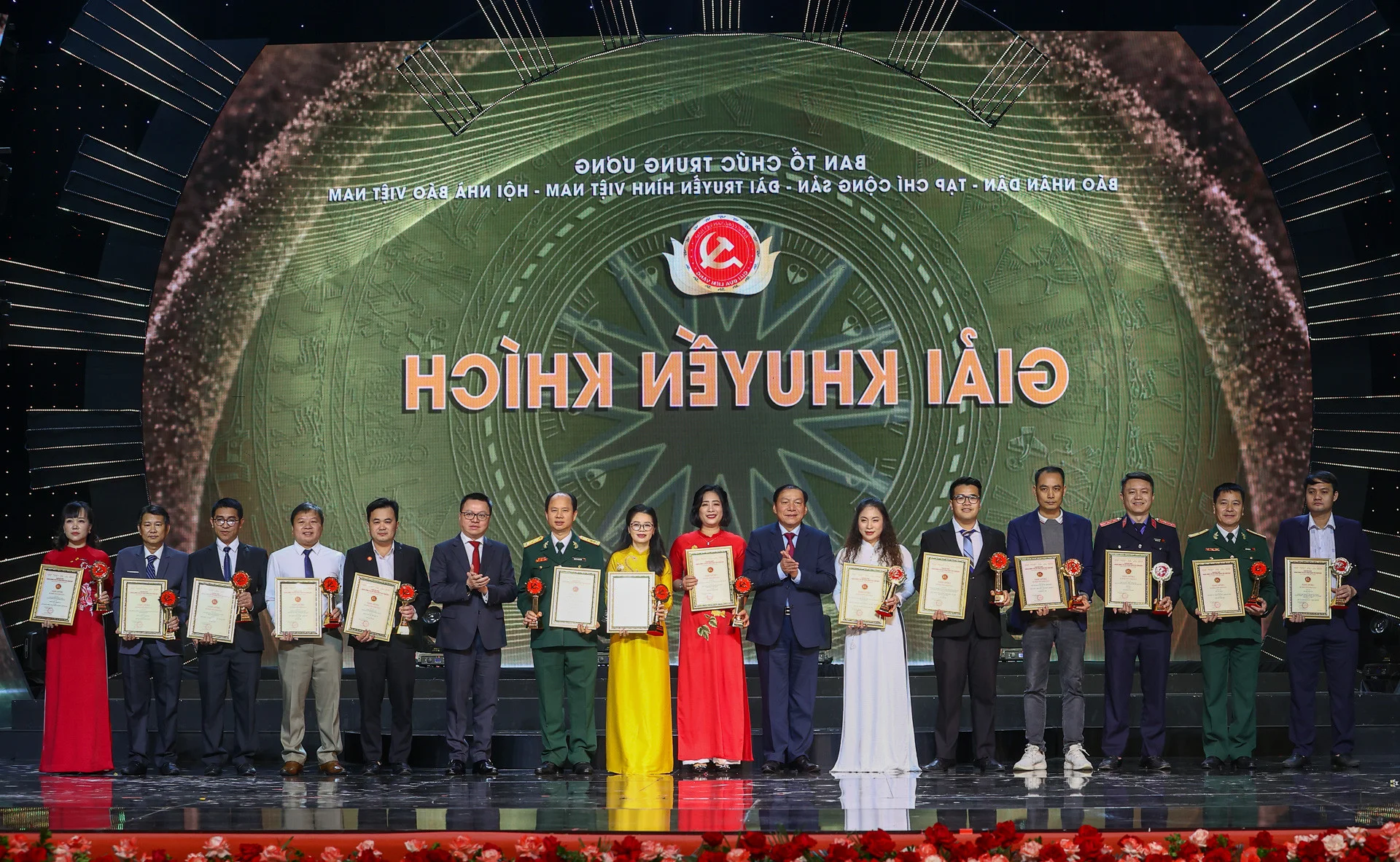 Outstanding Journalism Celebrated at 8th Golden Hammer and Sickle Awards