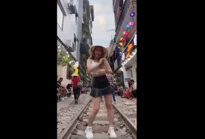 Korean DJ Viral at Hanoi Train Street: Identity Revealed - image 4