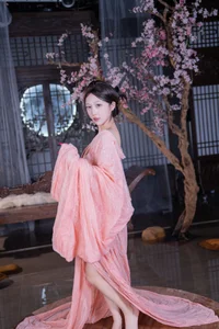 YiTuYu Art Language Vol.10550: Exploring the Bold Aesthetic of Model KK Hao E - image 12