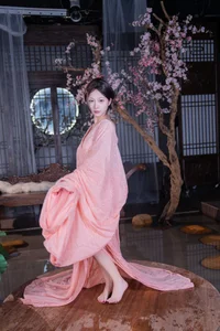 YiTuYu Art Language Vol.10550: Exploring the Bold Aesthetic of Model KK Hao E - image 22