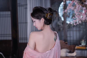 YiTuYu Art Language Vol.10550: Exploring the Bold Aesthetic of Model KK Hao E - image 8