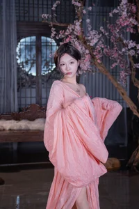 YiTuYu Art Language Vol.10550: Exploring the Bold Aesthetic of Model KK Hao E - image 2