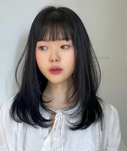 5 Youthful Shoulder-Length Hairstyles to Elevate Your Look for Tet 2024 - image 3