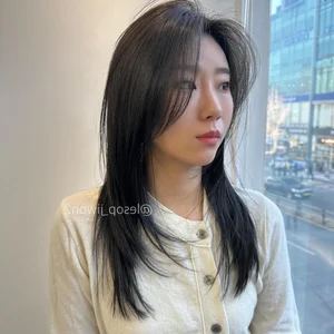 5 Youthful Shoulder-Length Hairstyles to Elevate Your Look for Tet 2024 - image 1