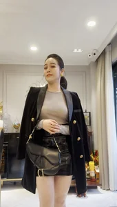 Nhat Kim Anh Elegant Wedding Guest Outfit Suffers Unexpected Wardrobe Malfunction - image 4