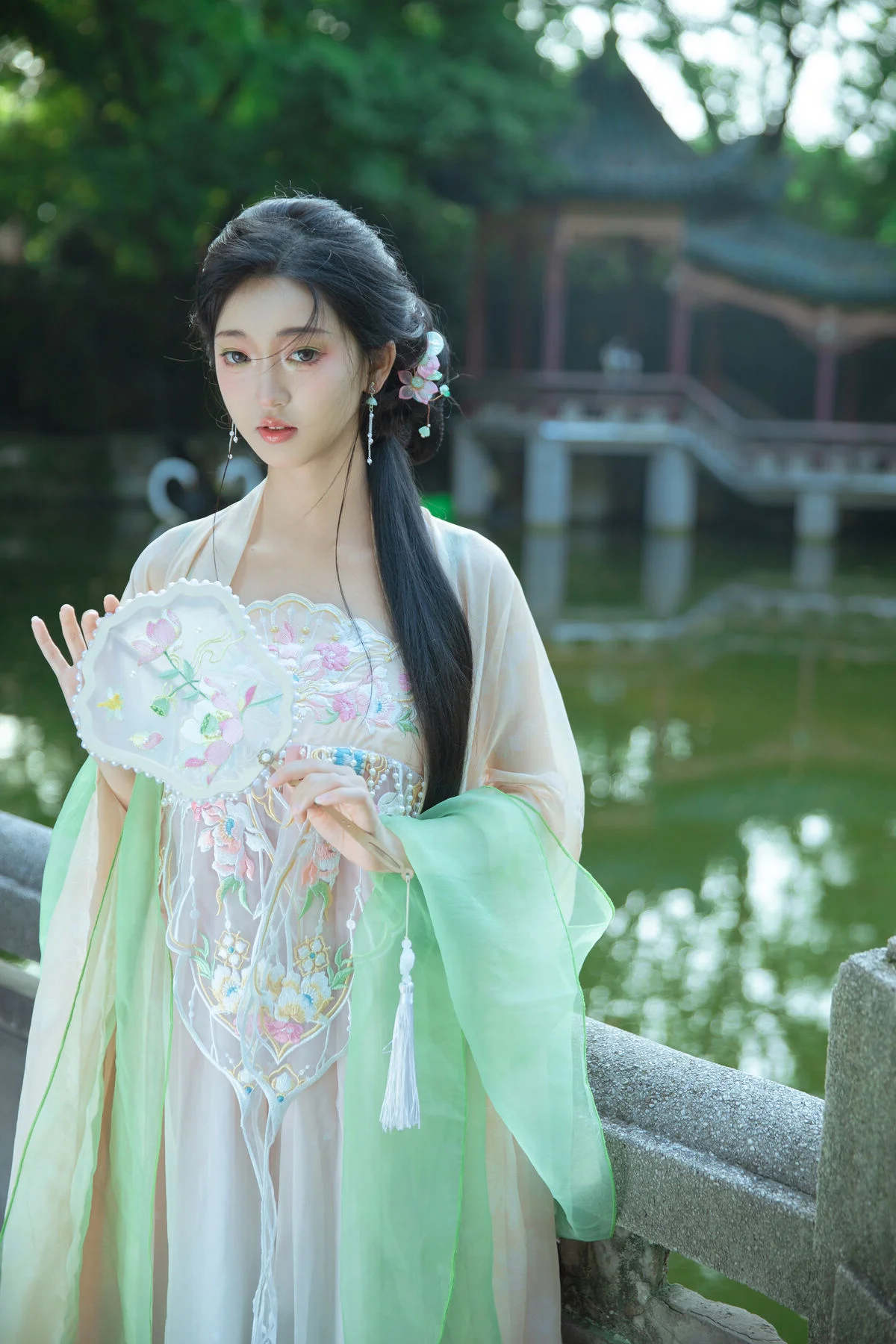 YiTuYu Art Language Vol.7300 Featuring Model Leng Ku Wang Ye Series