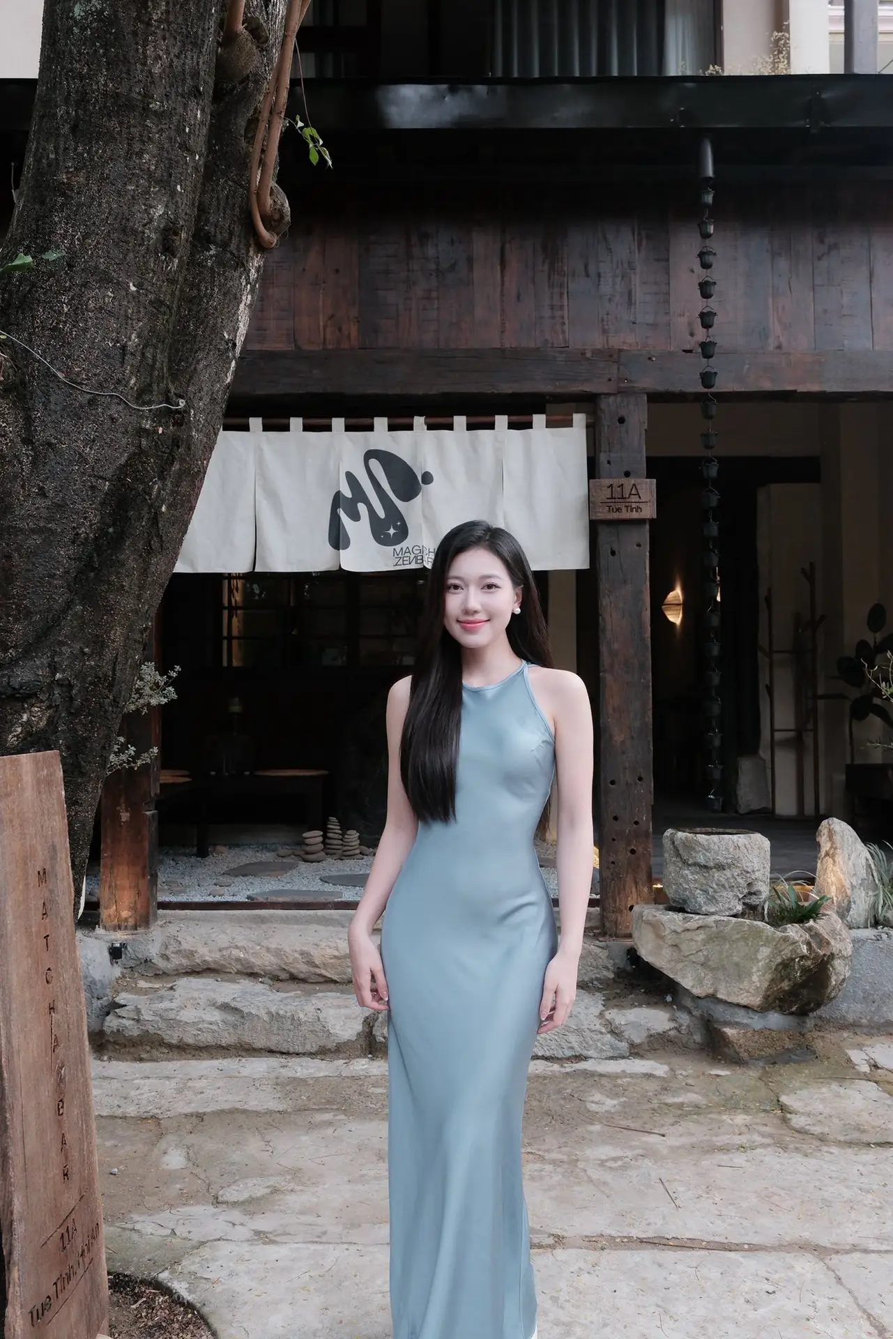 Elegant Halter Dress Style: Captivating Feminine Beauty in Every Glance