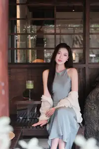 Elegant Halter Dress Style: Captivating Feminine Beauty in Every Glance - image 3