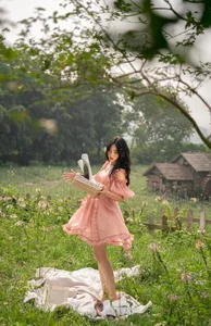 Meet Dieu Thuy: The Breakout Star and Ca Tru Singer in Dao Pho Va Piano - image 0