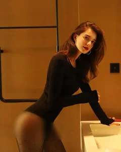 Stunning Mixed-Race Model Showcases Elegant Curves in Chic Bodysuit Fashion Gallery - image 7