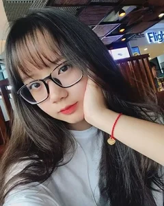 Breathtaking 4K Beautiful Girls with Glasses: Premium 2026 Portrait Gallery - image 12