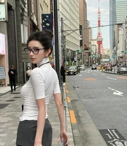 Breathtaking 4K Beautiful Girls with Glasses: Premium 2026 Portrait Gallery - image 10