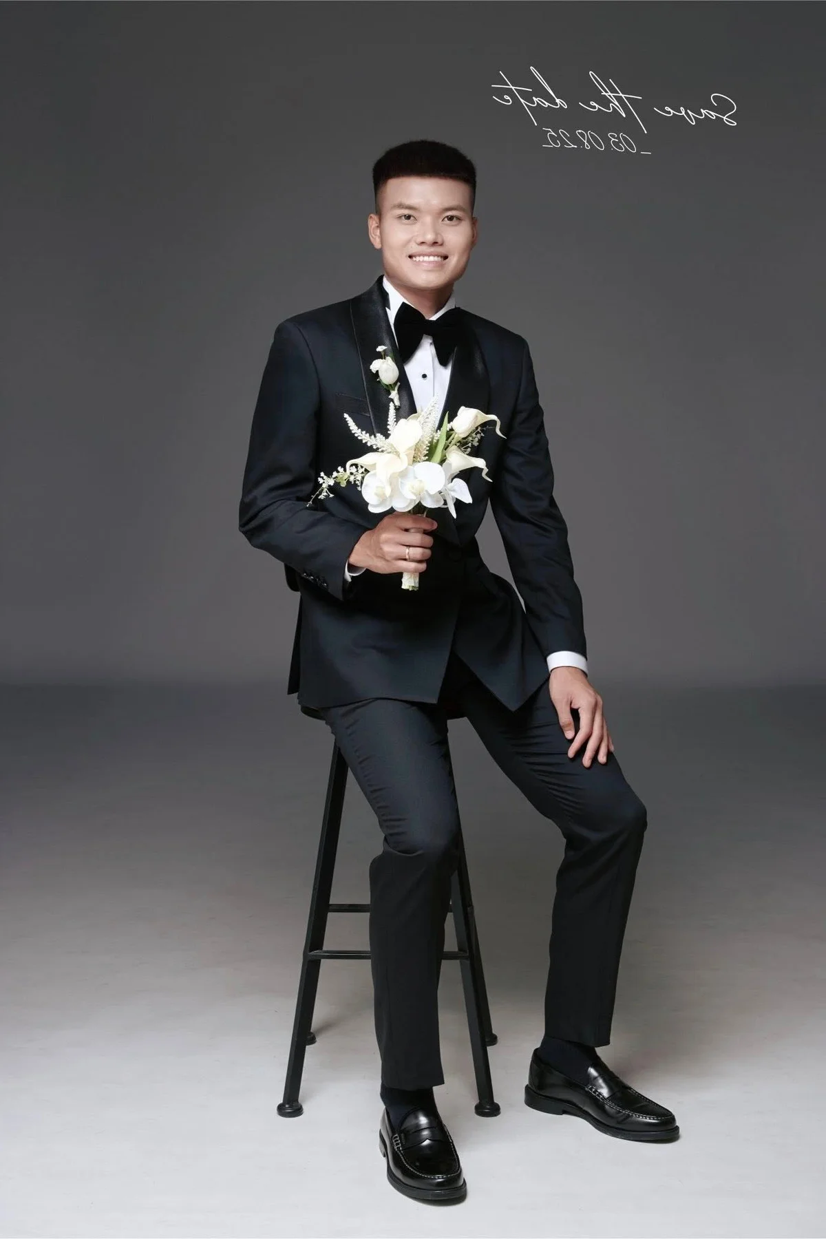 Former Vietnam U23 Star Marries Banking Professional in Elegant Ceremony