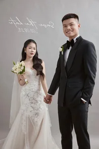 Former Vietnam U23 Star Marries Banking Professional in Elegant Ceremony - image 4