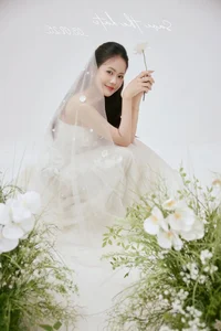 Former Vietnam U23 Star Marries Banking Professional in Elegant Ceremony - image 1