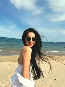 Ageless Beauty Hiền Thục Stuns with Natural Look and Toned Physique - image 1