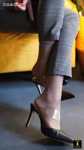 IESS Model Gege Vol. 132: Elegant Grey Silk Stocking Photography Collection - image 0