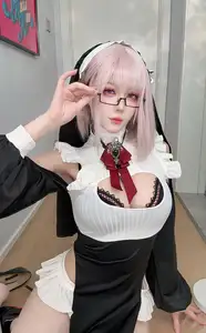 Coser Jiu Yan's Alluring Nun 2 Cosplay: Enchanting Anime Beauty with Striking Pink Hair and Mysterious Gaze. Explore Now! - image 3