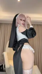 Coser Jiu Yan's Alluring Nun 2 Cosplay: Enchanting Anime Beauty with Striking Pink Hair and Mysterious Gaze. Explore Now! - image 8