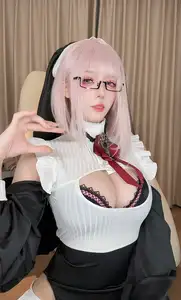 Coser Jiu Yan's Alluring Nun 2 Cosplay: Enchanting Anime Beauty with Striking Pink Hair and Mysterious Gaze. Explore Now! - image 4