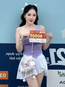 Fitness Influencer and 'Running Hot Girl' Wows Fans with Incredible Athletic Physique and Long Legs - image 7