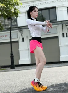 Fitness Influencer and 'Running Hot Girl' Wows Fans with Incredible Athletic Physique and Long Legs - image 6